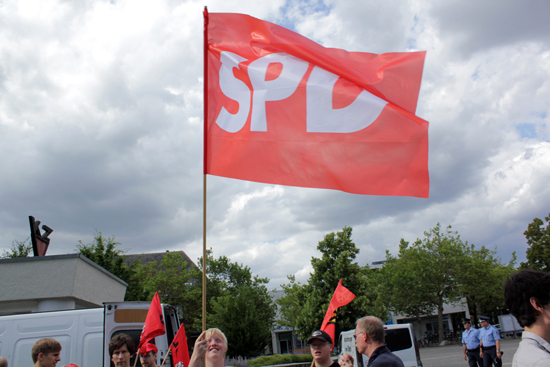 Mit SPD-Flaggen wurde Präsenz gezeigt